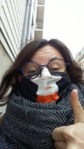 femme avec masque lavable