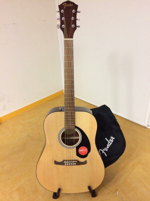 guitare acoustique marron clair