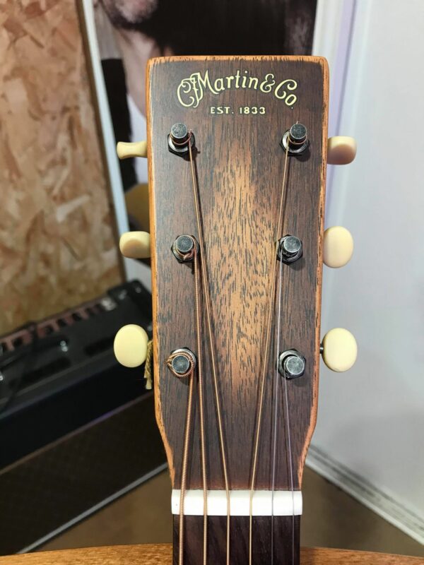 tête guitare marron