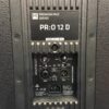Enceinte son noire de dos