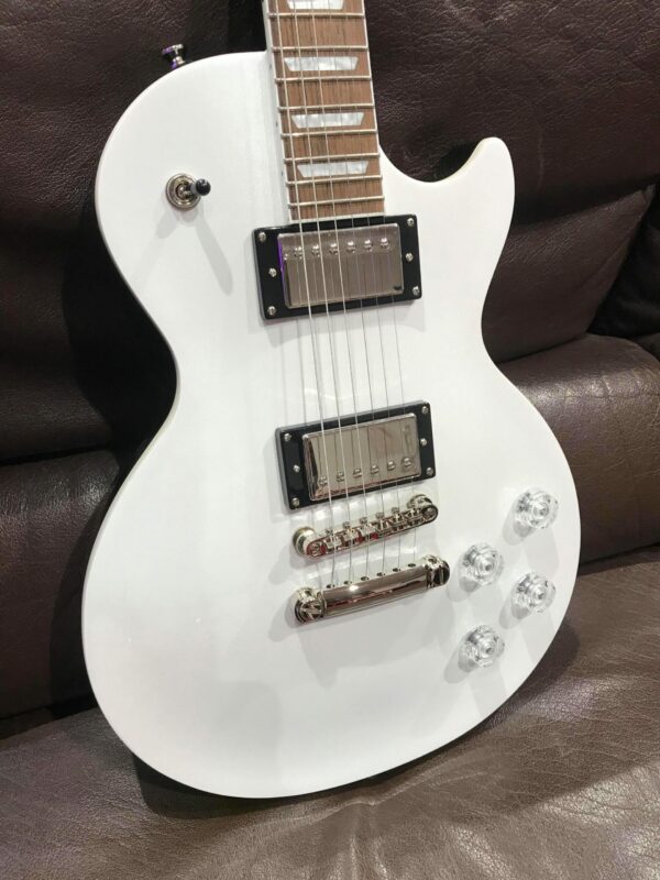 guitare blanche électrique