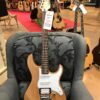 guitare blanche et marron clair