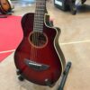 guitare acoustique rouge