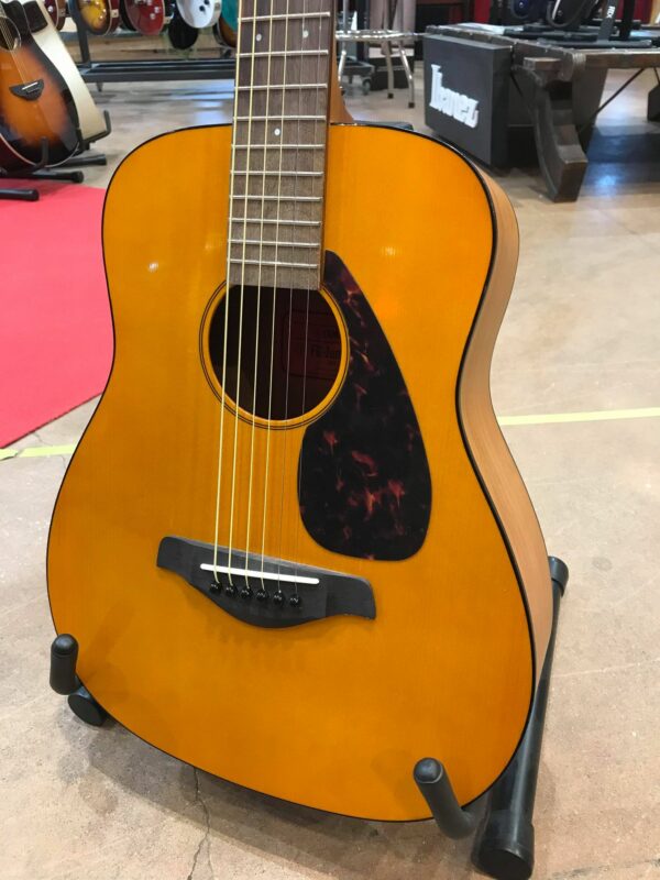 guitare acoustique couleur miel