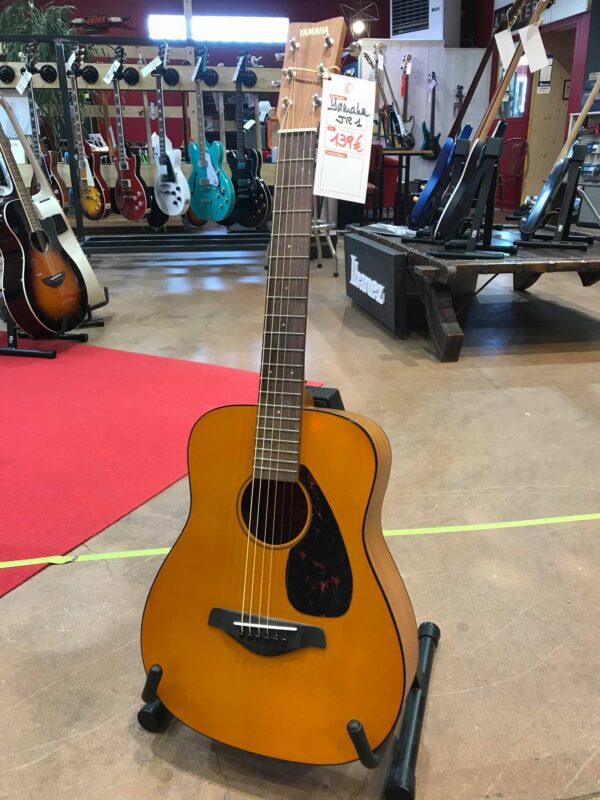 guitare acoustique de voyage orange