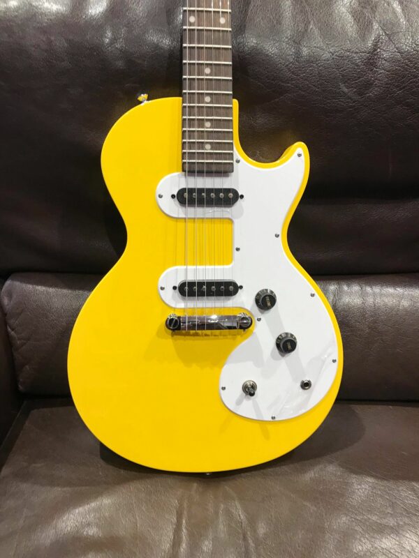 guitare électrique jaune