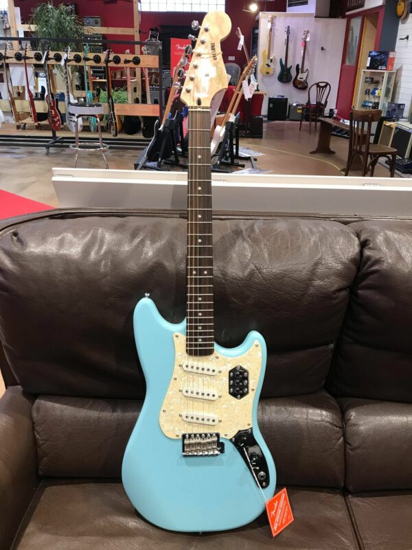 guitare électrique bleue