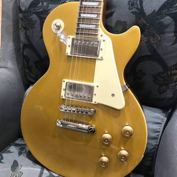 guitare électrique dorée