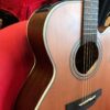 côté de guitare électro acoustique