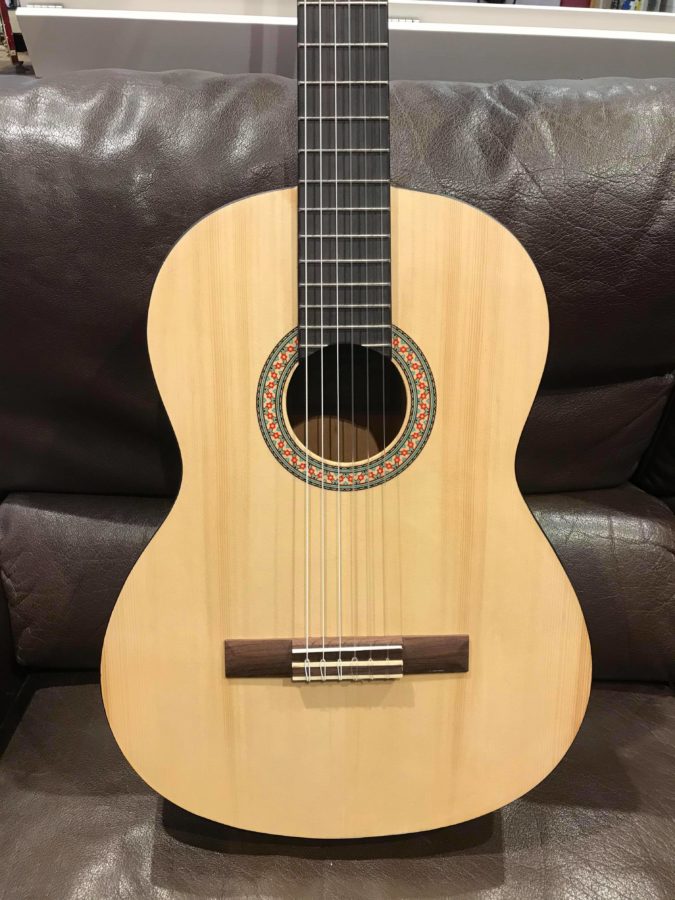 guitare classique couleur bois