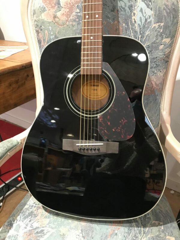 guitare acoustique noire