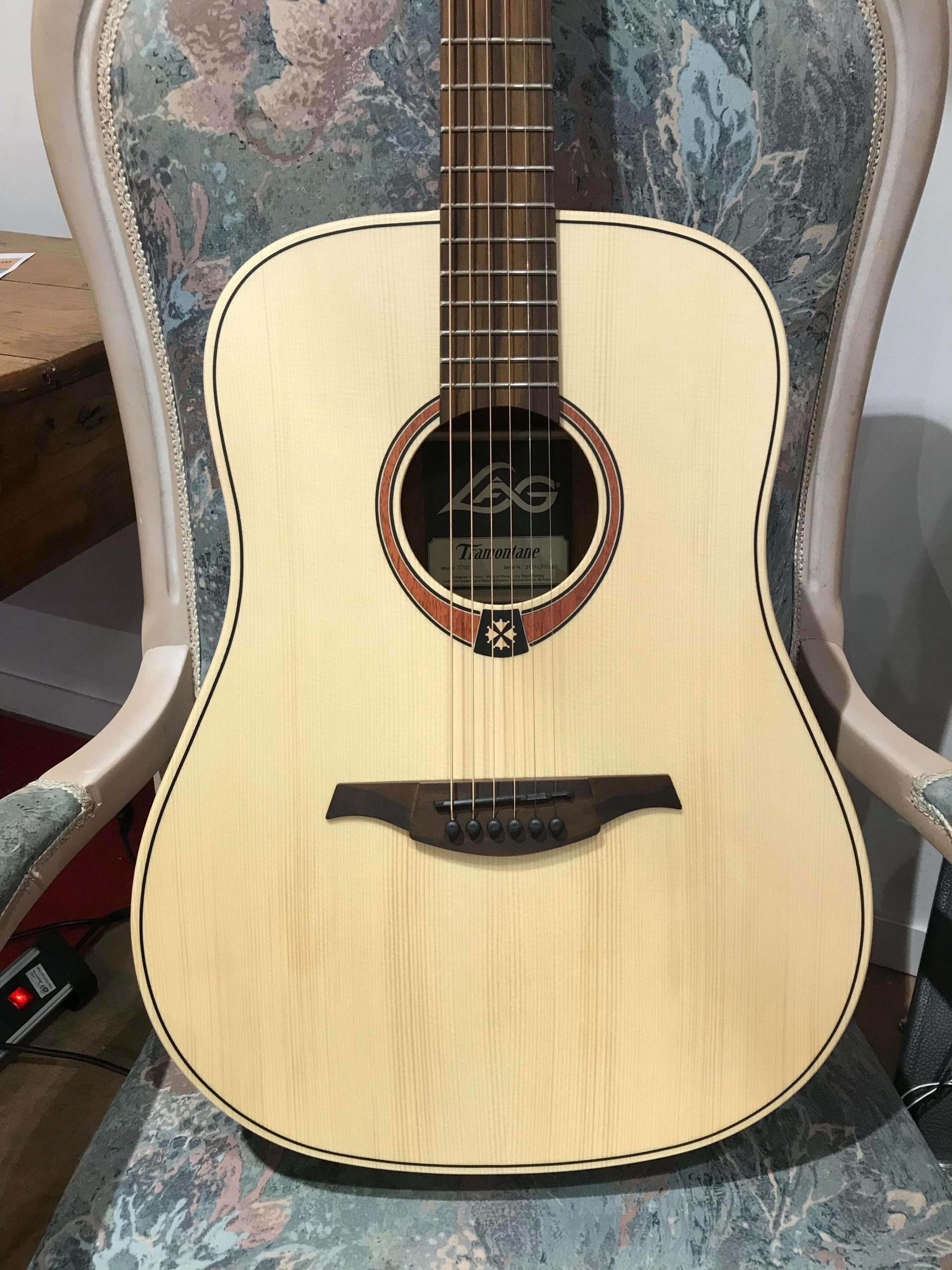 Guitare folk acoustique Lâg T70D Music