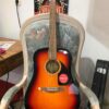 guitare acoustique orange