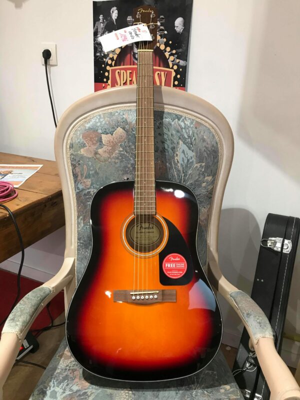 guitare acoustique orange