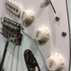 boutons de guitare blancs