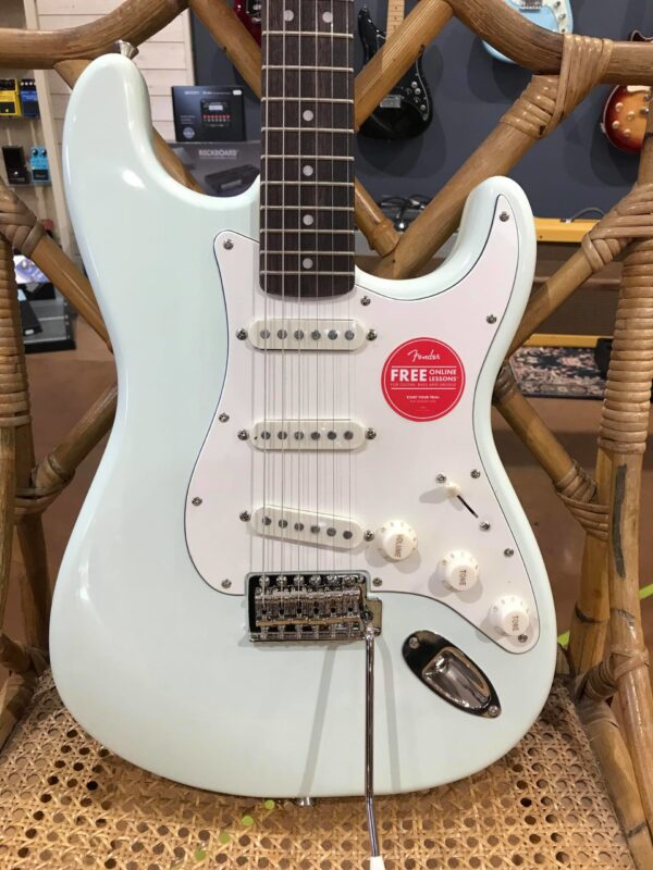 guitare électrique bleue pastel