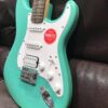guitare électrique bleu verte