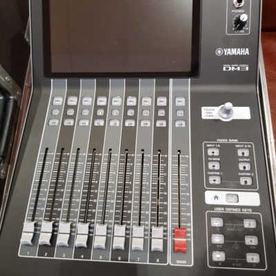 Yamaha DM 3 Dante + Flightcase